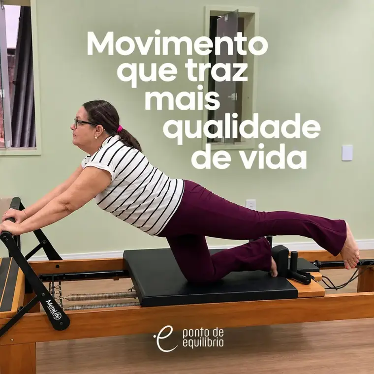 Aluna fazendo pilates no Reformer